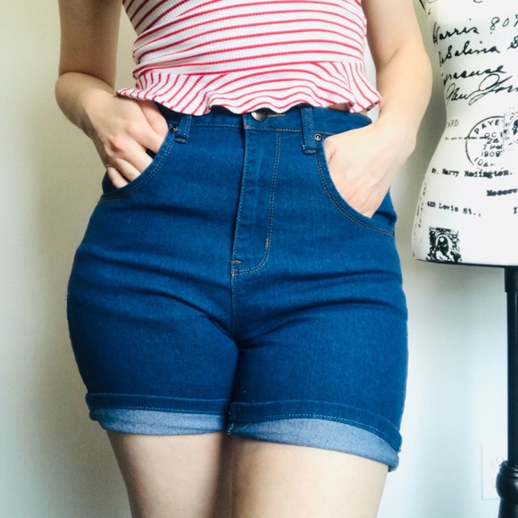 Boohoo High Waisted Demin Shorts - Picture 2 of 7